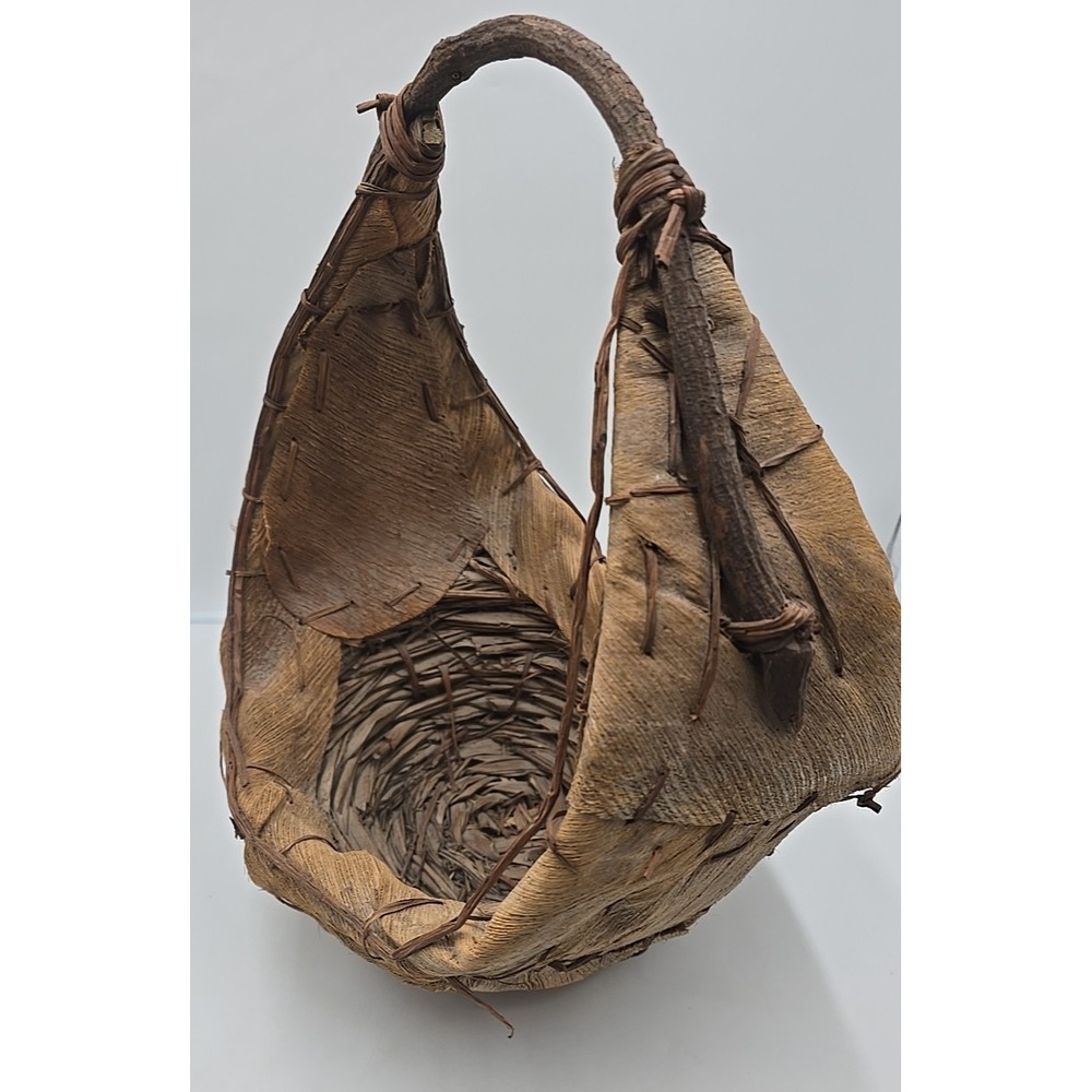 Vintage Southwest Indian Spirit Palm Husk Handmade Basket